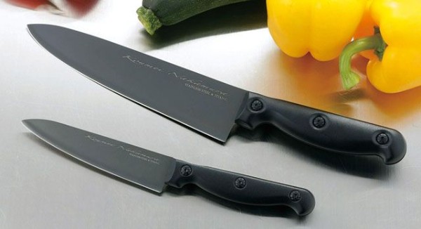 包丁 三徳包丁 18cm 洋包丁 キッチンナイフ チタンコーティング 三徳 万能包丁 ナイフ よく切れる ステンレス 家庭用 実用的 ギフト プレゼント 贈り物 結婚祝い 誕生日 新生活 一人暮らし 